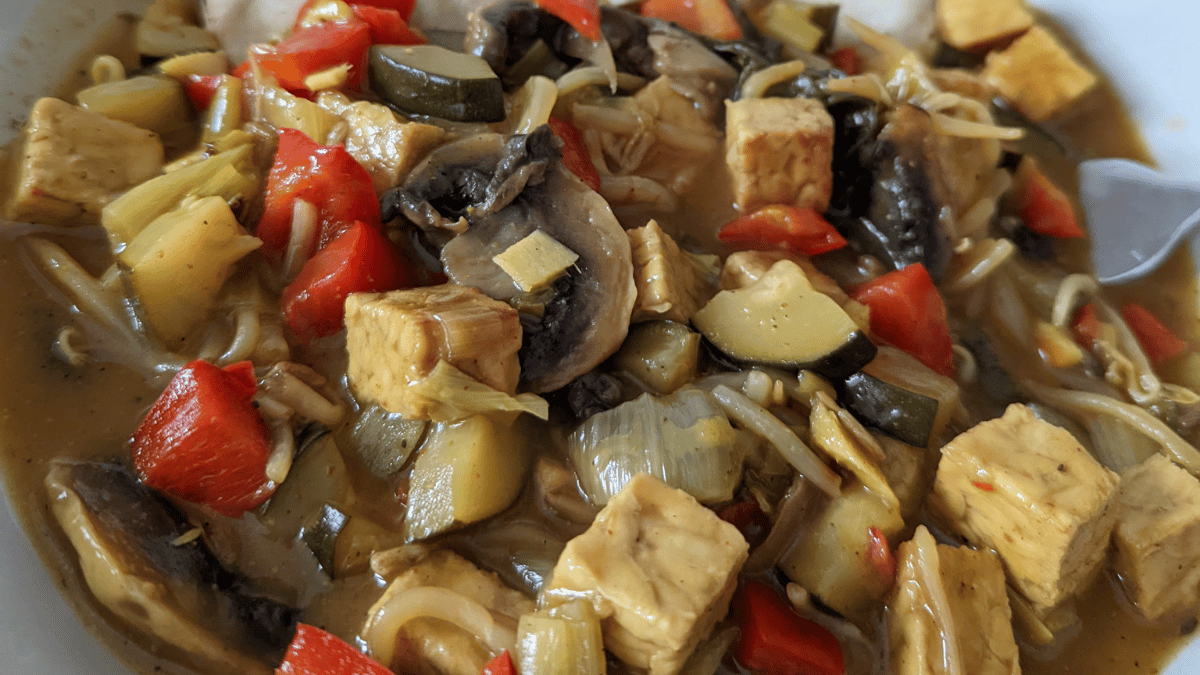 Vietnamese Coconut & Tempeh Curry